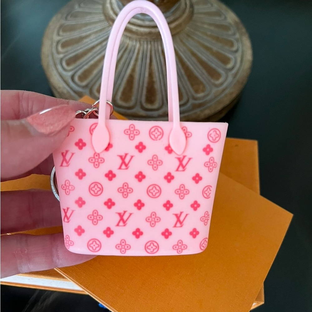 LV and Dior Fashion Keychains - Picture 10 of 12